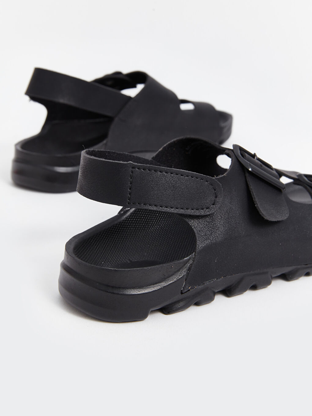 LCW STEPS Siyah Cırt Cırtlı Erkek Çocuk Sandalet - 4