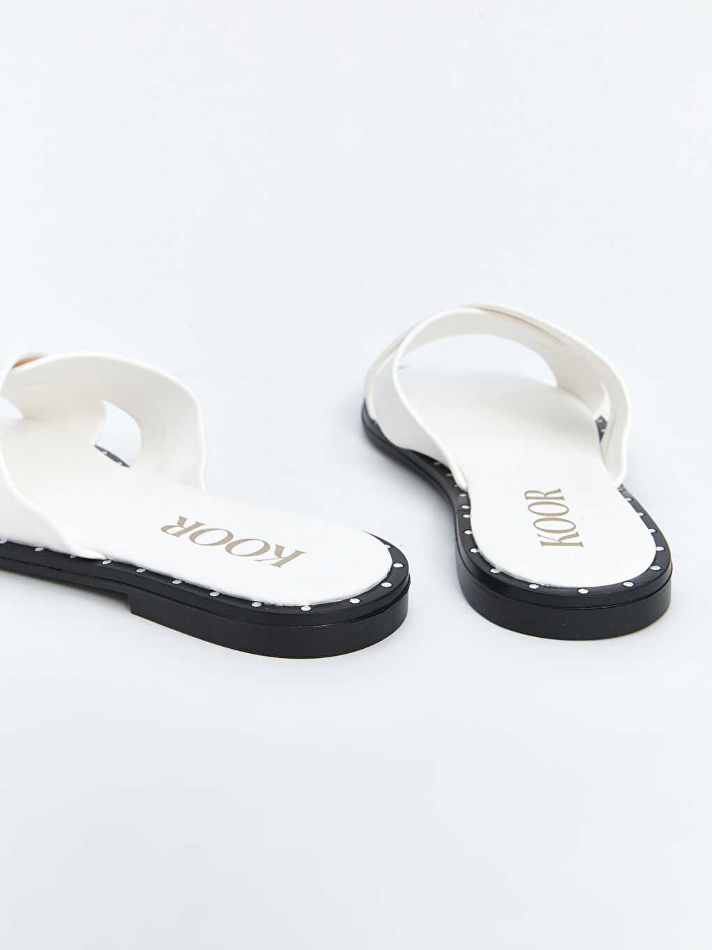 Beyaz Çapraz Bantlı Kadın Terlik-3