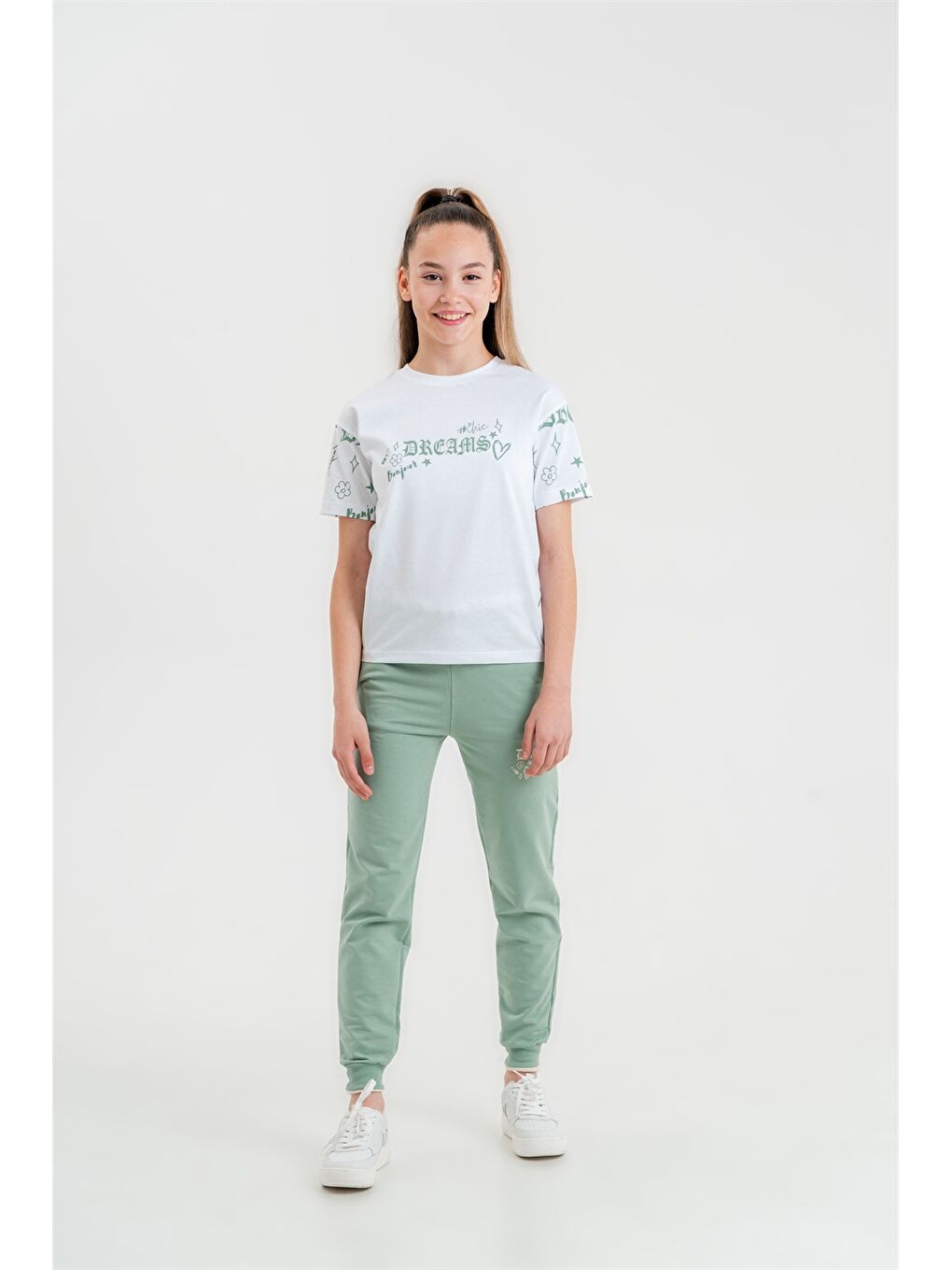 Yeşil Bisiklet Yaka Kız Çocuk Tişört ve Eşofman Altı-1