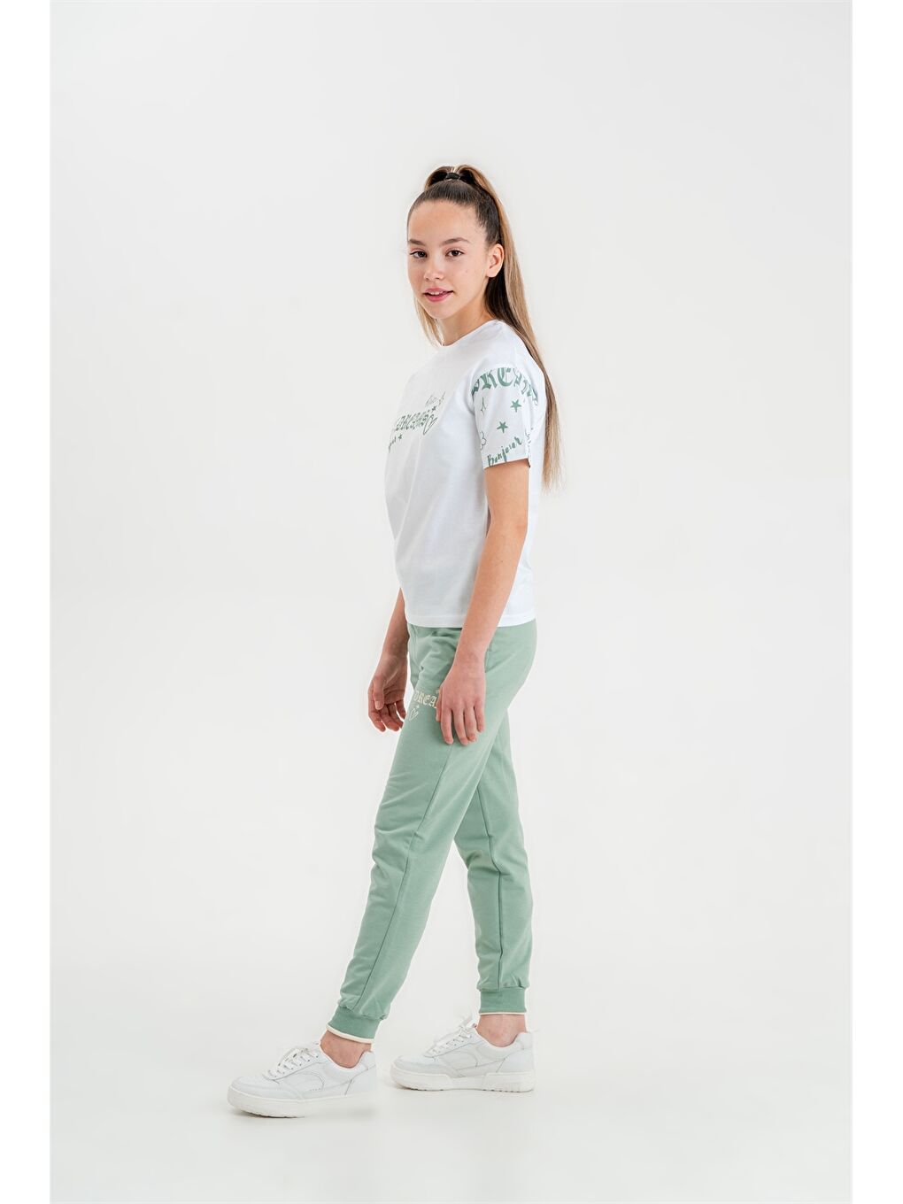 Yeşil Bisiklet Yaka Kız Çocuk Tişört ve Eşofman Altı-2