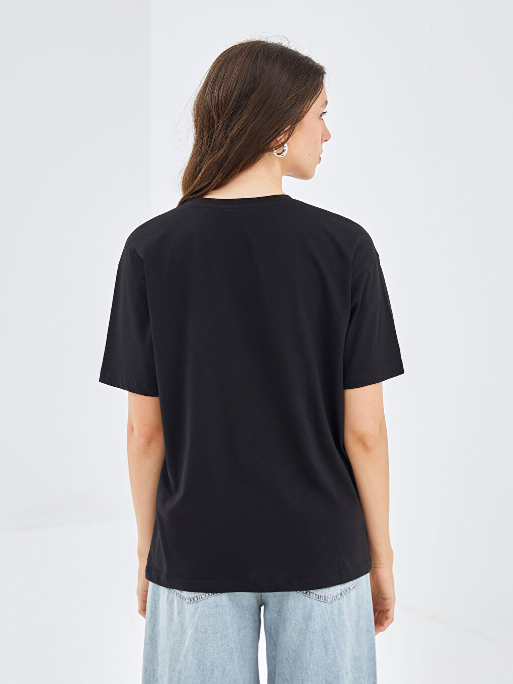 Siyah Bisiklet Yaka Baskılı Kısa Kollu Kadın Tişört-3