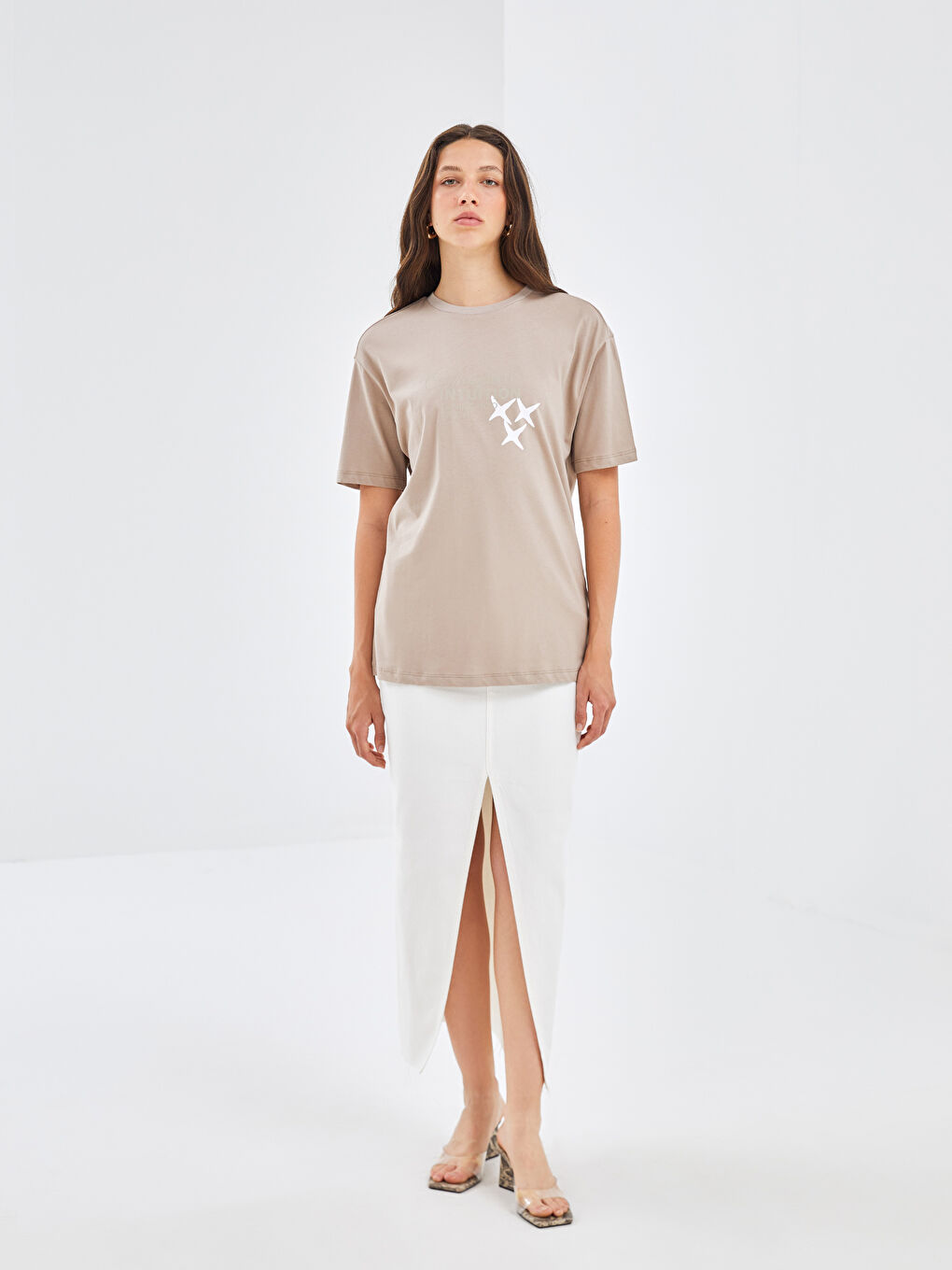 Kahverengi Bisiklet Yaka Baskılı Kısa Kollu Kadın Tişört-1