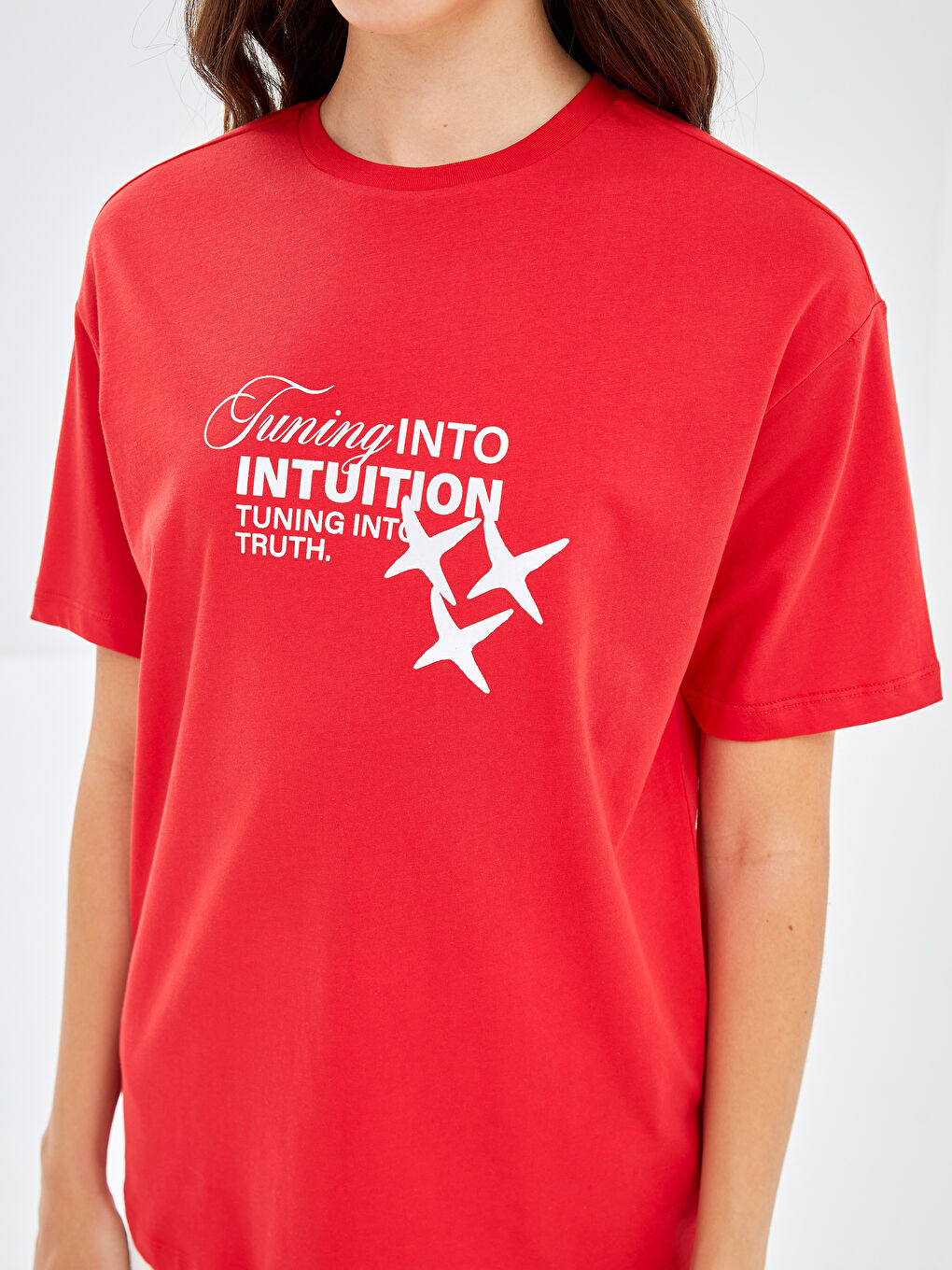 Kırmızı Bisiklet Yaka Baskılı Kısa Kollu Kadın Tişört-2