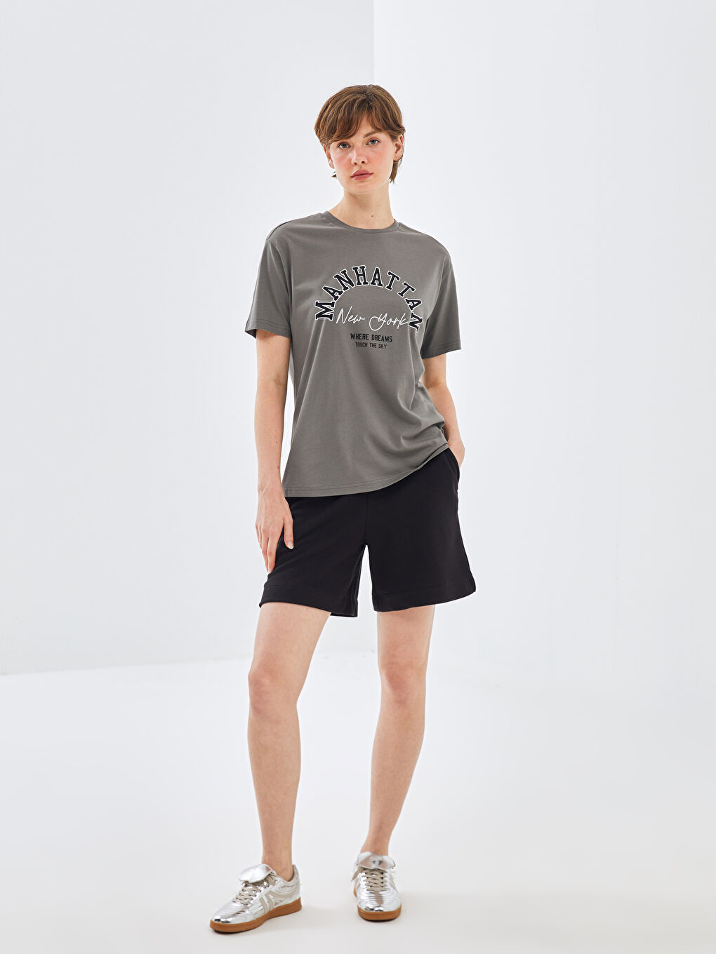 Antrasit Bisiklet Yaka Baskılı Kısa Kollu Oversize Kadın Tişört-1