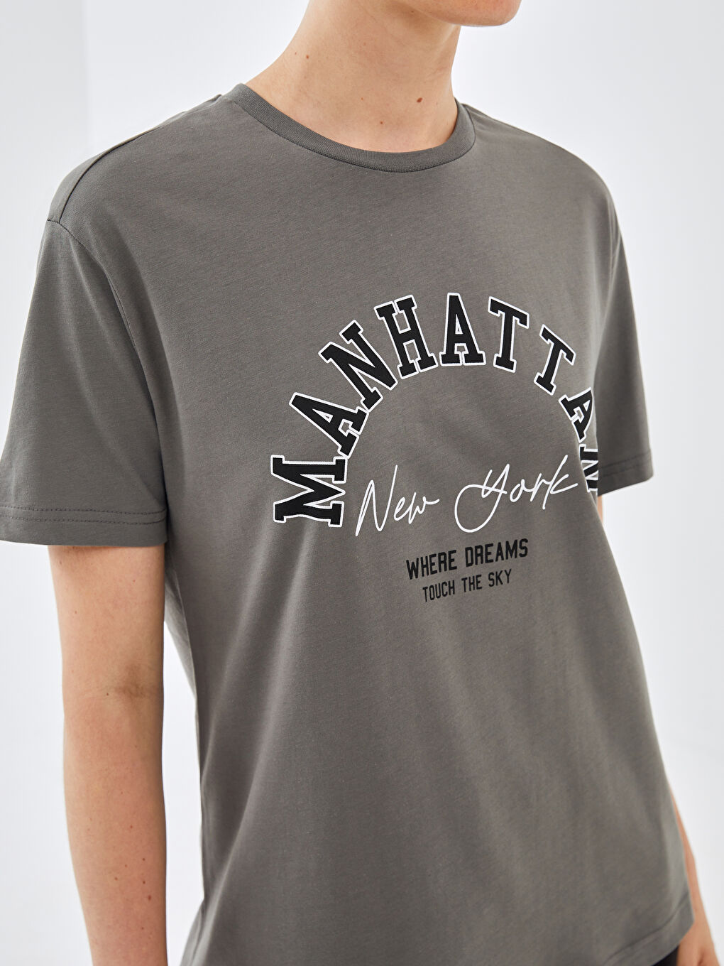 Antrasit Bisiklet Yaka Baskılı Kısa Kollu Oversize Kadın Tişört-2