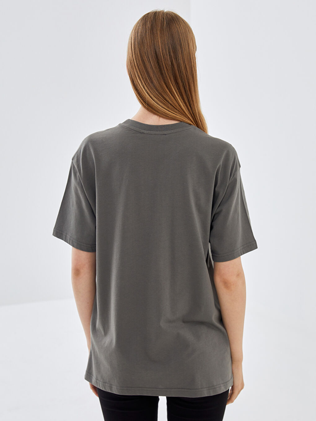 Antrasit Bisiklet Yaka Baskılı Kısa Kollu Oversize Kadın Tişört-3