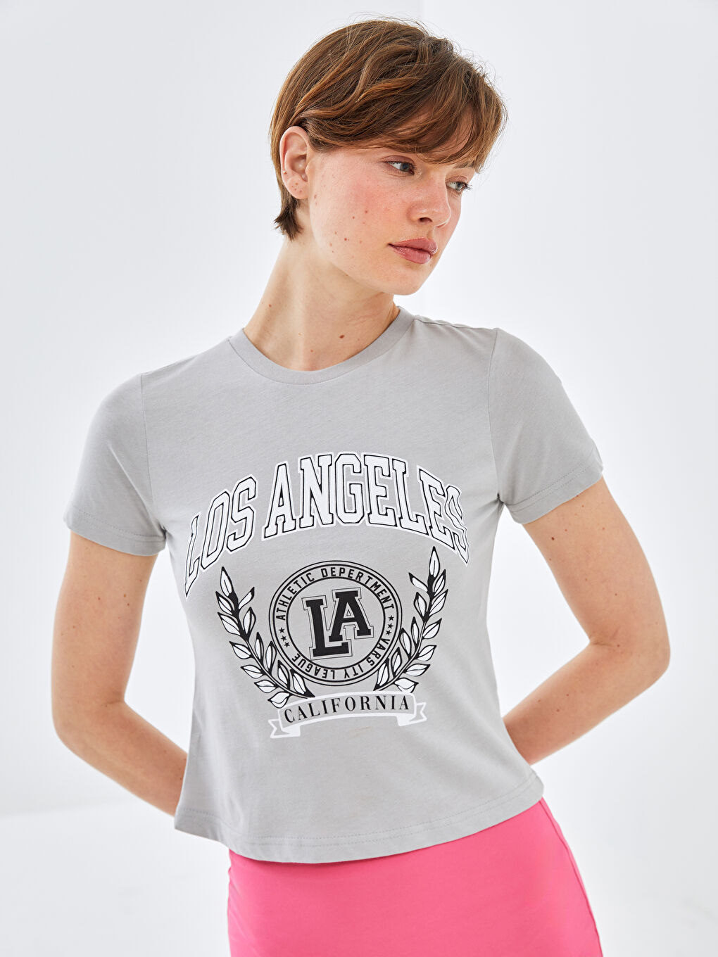 Gri Bisiklet Yaka Baskılı Kısa Kollu Kadın Tişört