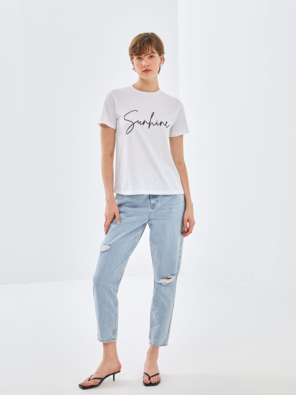 Beyaz Bisiklet Yaka Baskılı Kısa Kollu Kadın Tişört-1