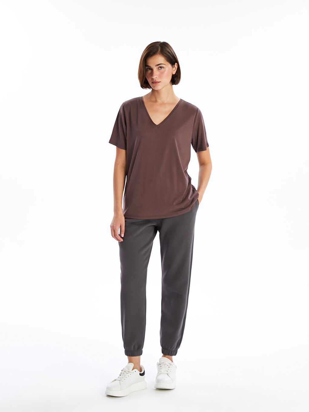 Kahverengi V Yaka Kadın Tişört-1