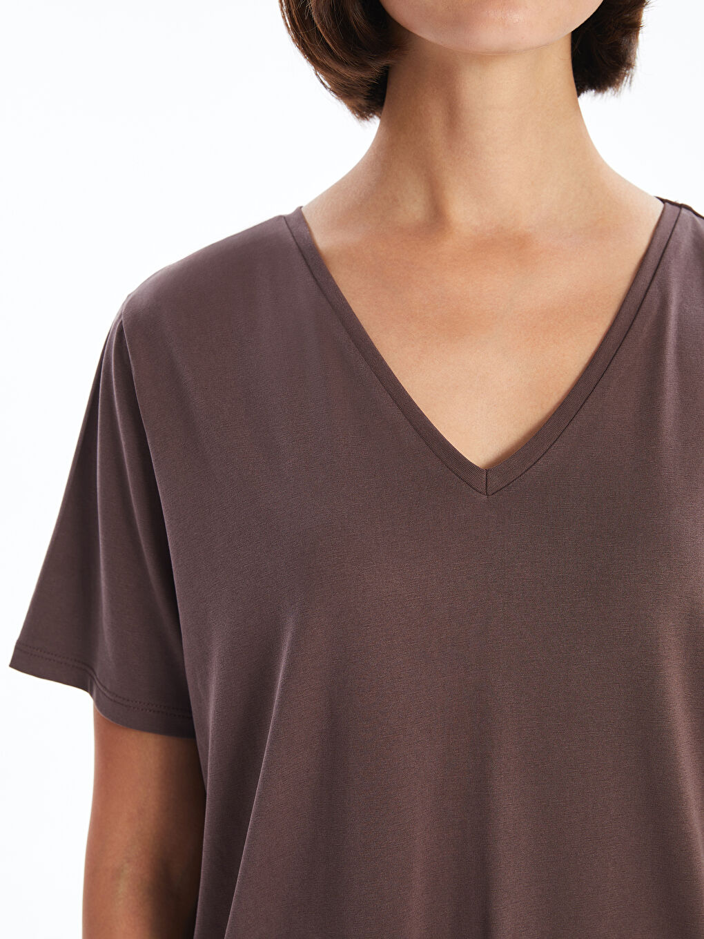 Kahverengi V Yaka Kadın Tişört-2