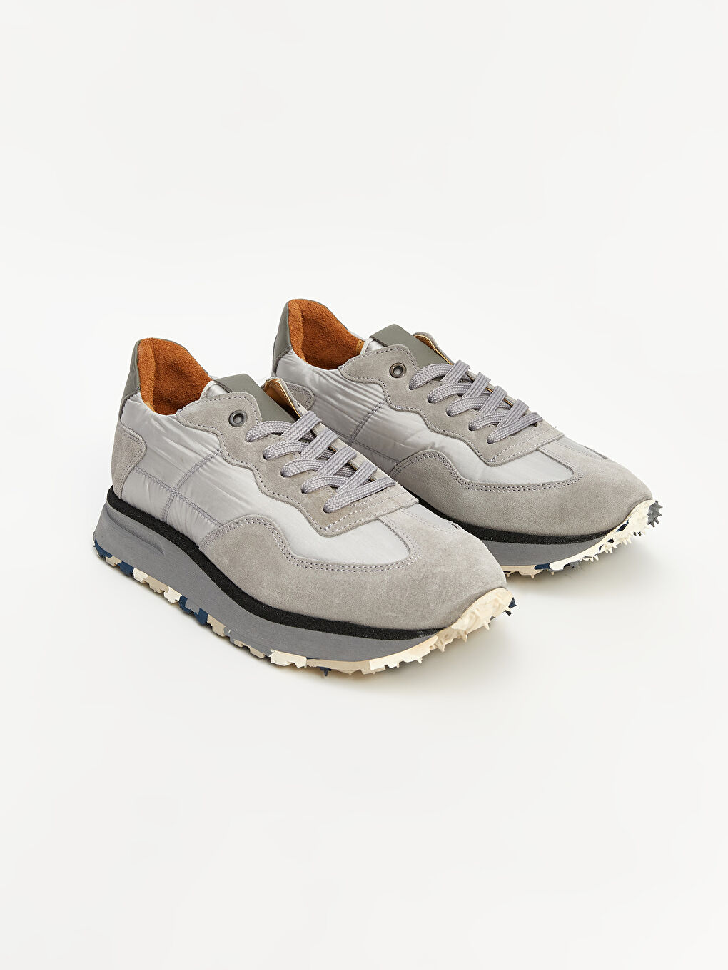 თასმებიანი მამაკაცის სპორტული ფეხსაცმელი