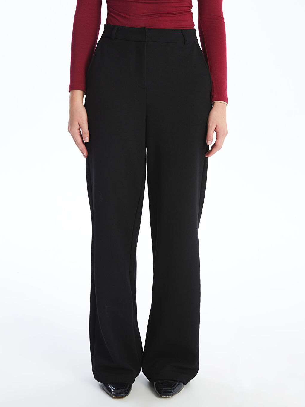 Siyah Standart Fit Geniş Paça Kadın Pantolon-1