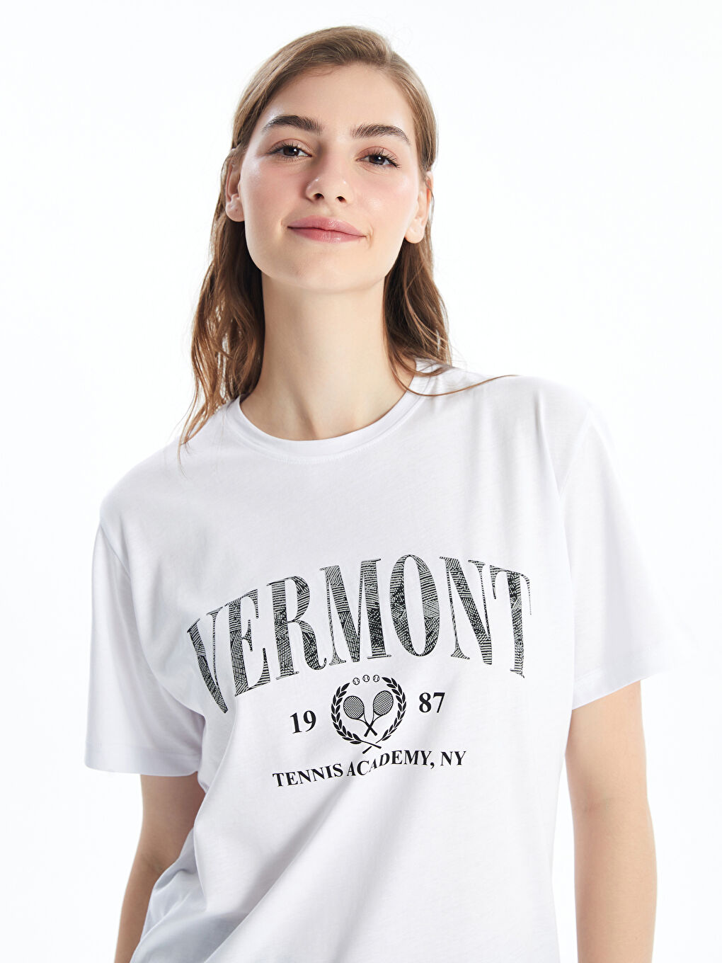 Beyaz Bisiklet Yaka Baskılı Kadın Tişört-1