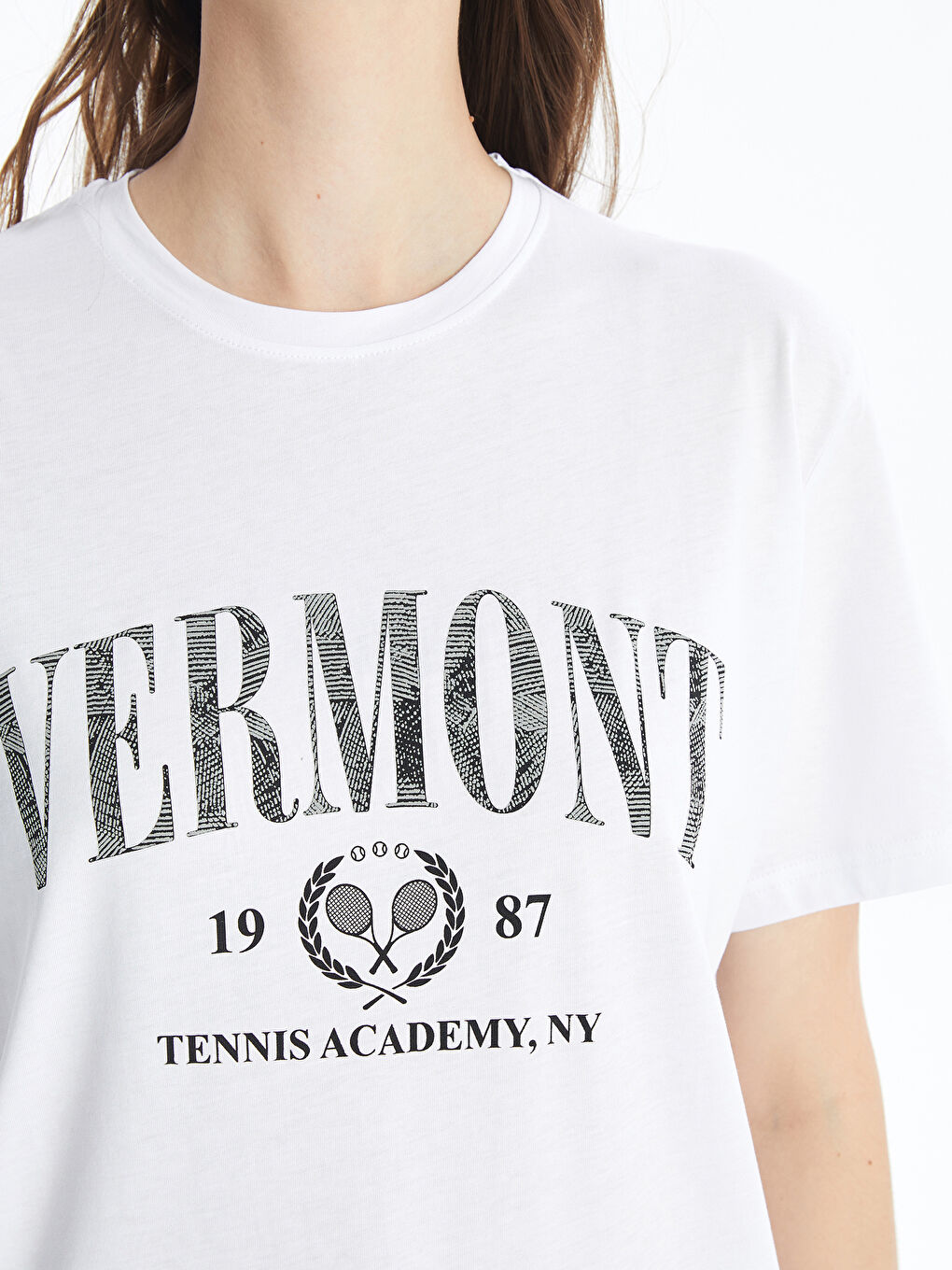 Beyaz Bisiklet Yaka Baskılı Kadın Tişört-3