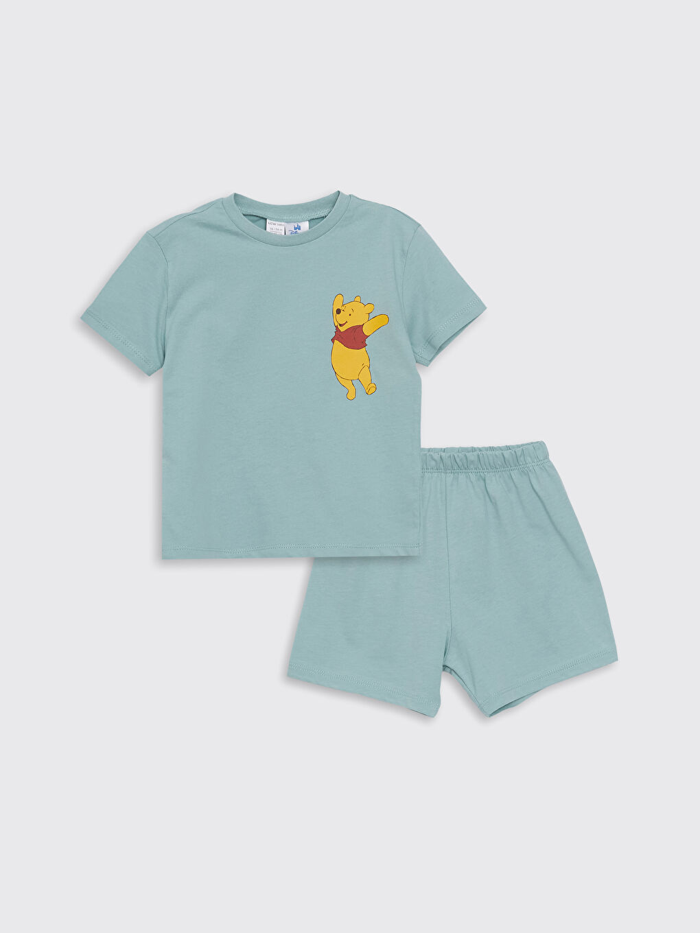 LCW baby Mat Yeşil Bisiklet Yaka Kısa Kollu Winnie the Pooh Baskılı Erkek Bebek Şortlu Pijama Takımı