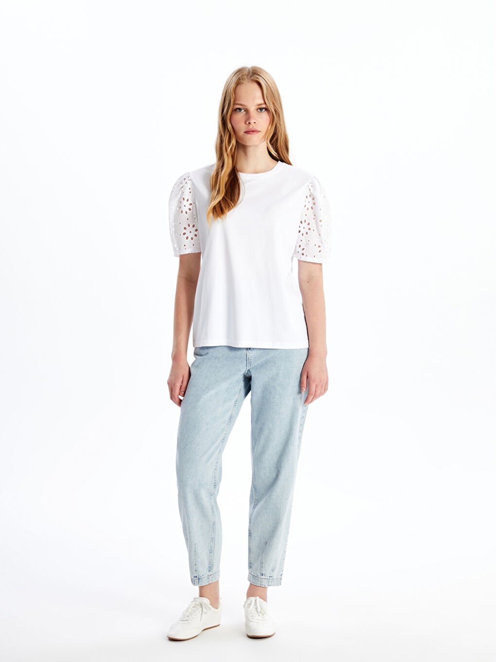 Beyaz Bisiklet Yaka Kendinden Desenli Kısa Kollu Kadın Bluz-1