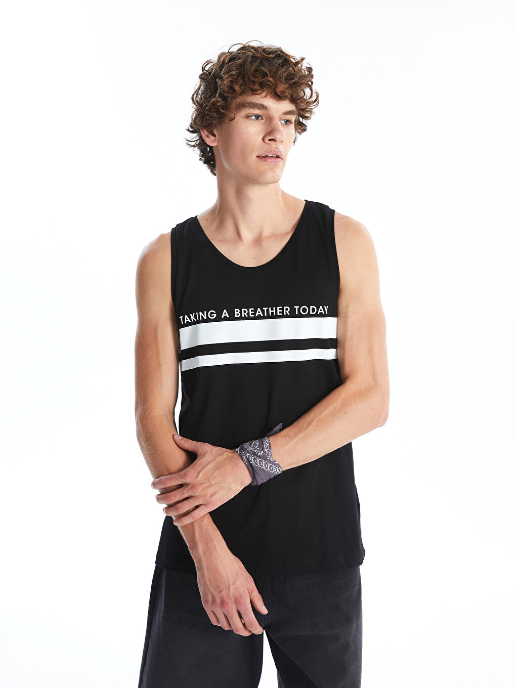 Siyah Bisiklet Yaka Baskılı Erkek Kolsuz Tişört