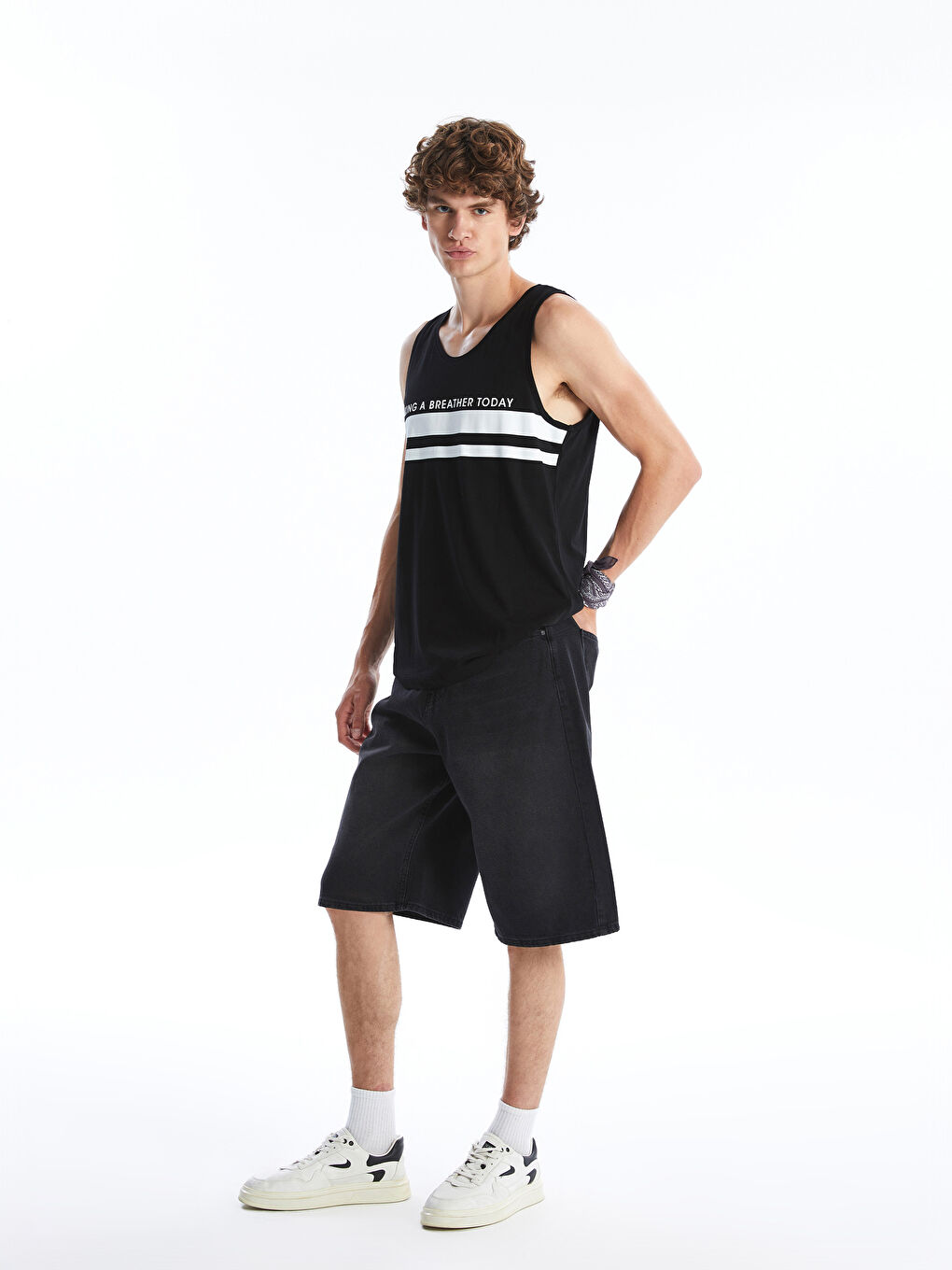 Siyah Bisiklet Yaka Baskılı Erkek Kolsuz Tişört-1