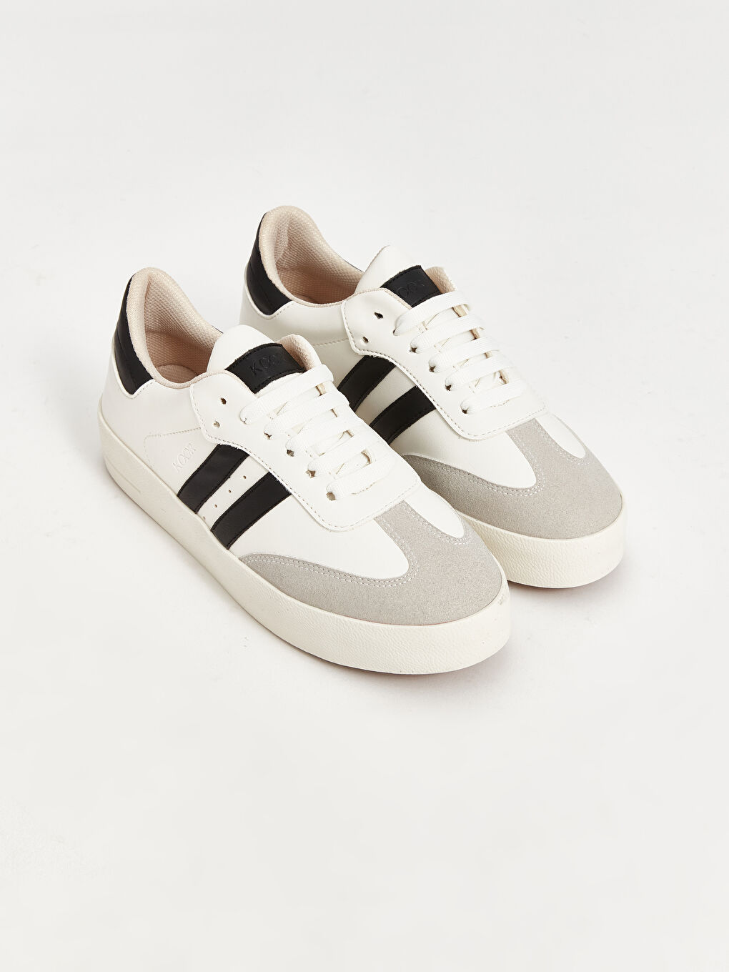 Siyah Bağcıklı Kadın Spor Ayakkabı