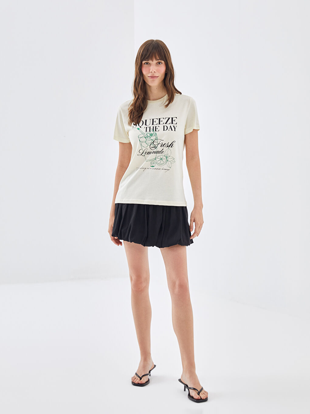 Bej Bisiklet Yaka Baskılı Kısa Kollu Oversize Kadın Tişört-1