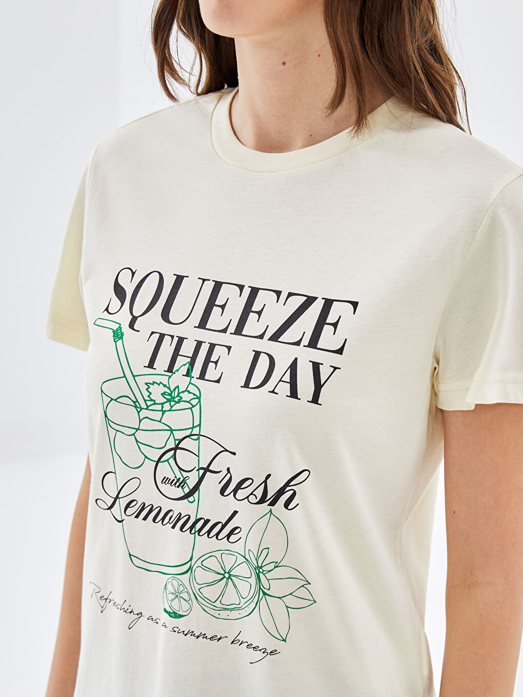 Bej Bisiklet Yaka Baskılı Kısa Kollu Oversize Kadın Tişört-2