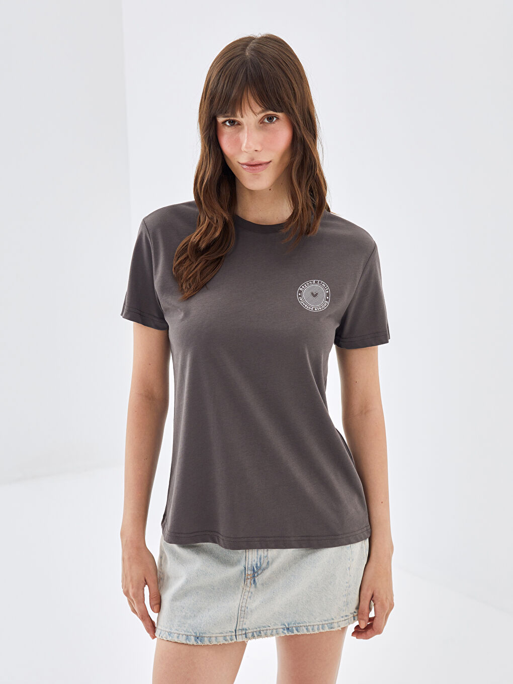 Antrasit Bisiklet Yaka Baskılı Kısa Kollu Kadın Tişört