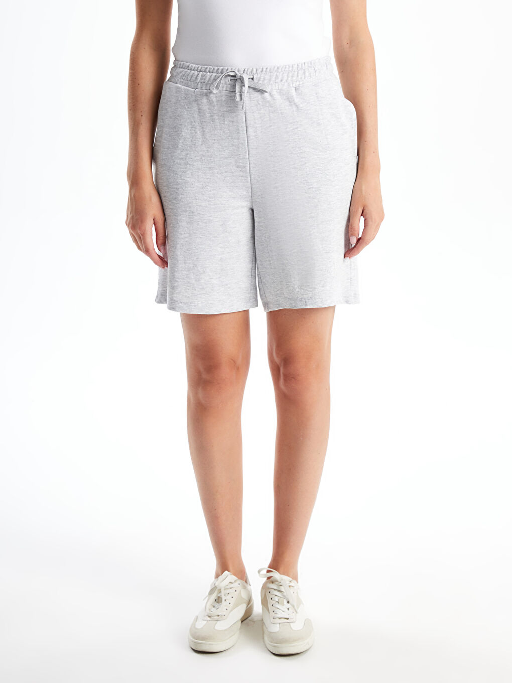 Gri Beli Lastikli Kadın Şort-1