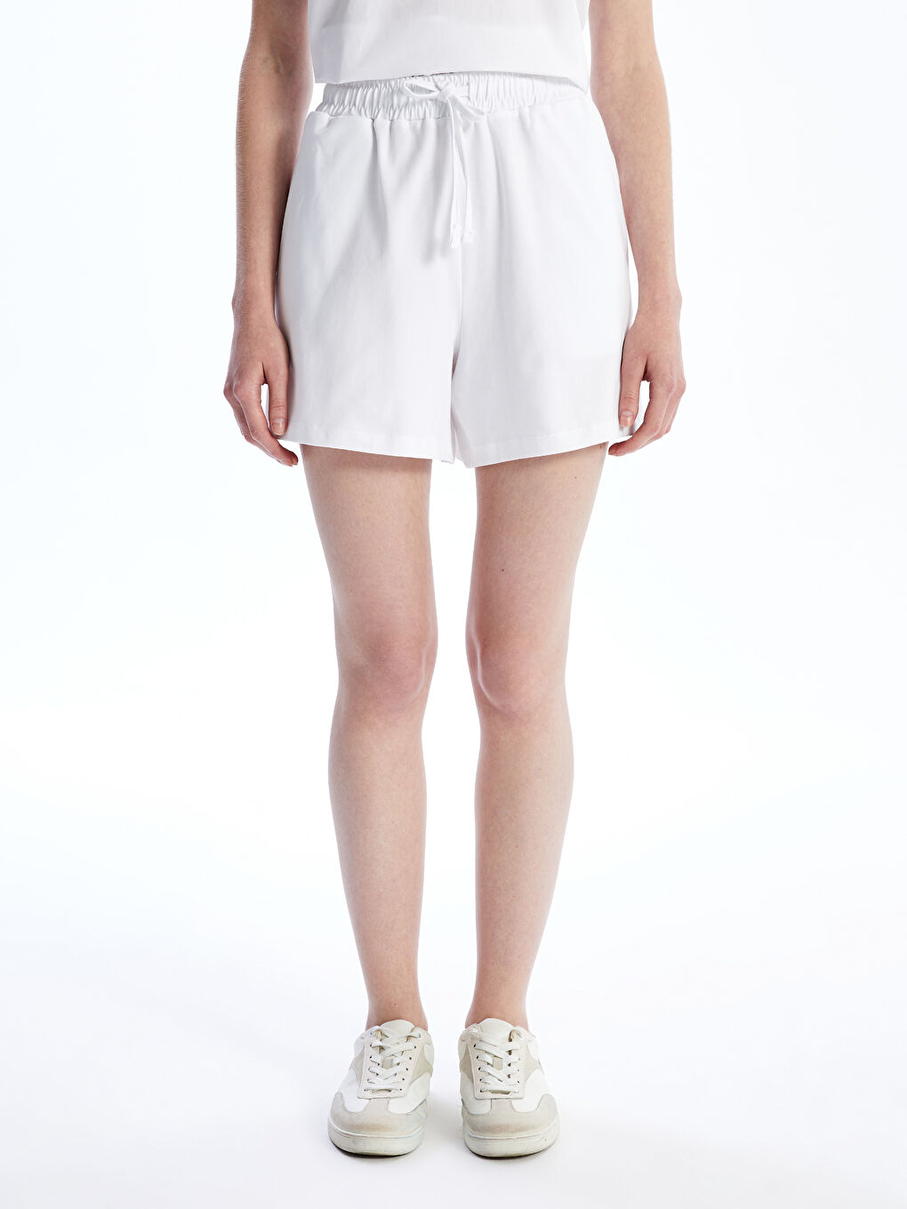 Beyaz Beli Lastikli Kadın Şort-1