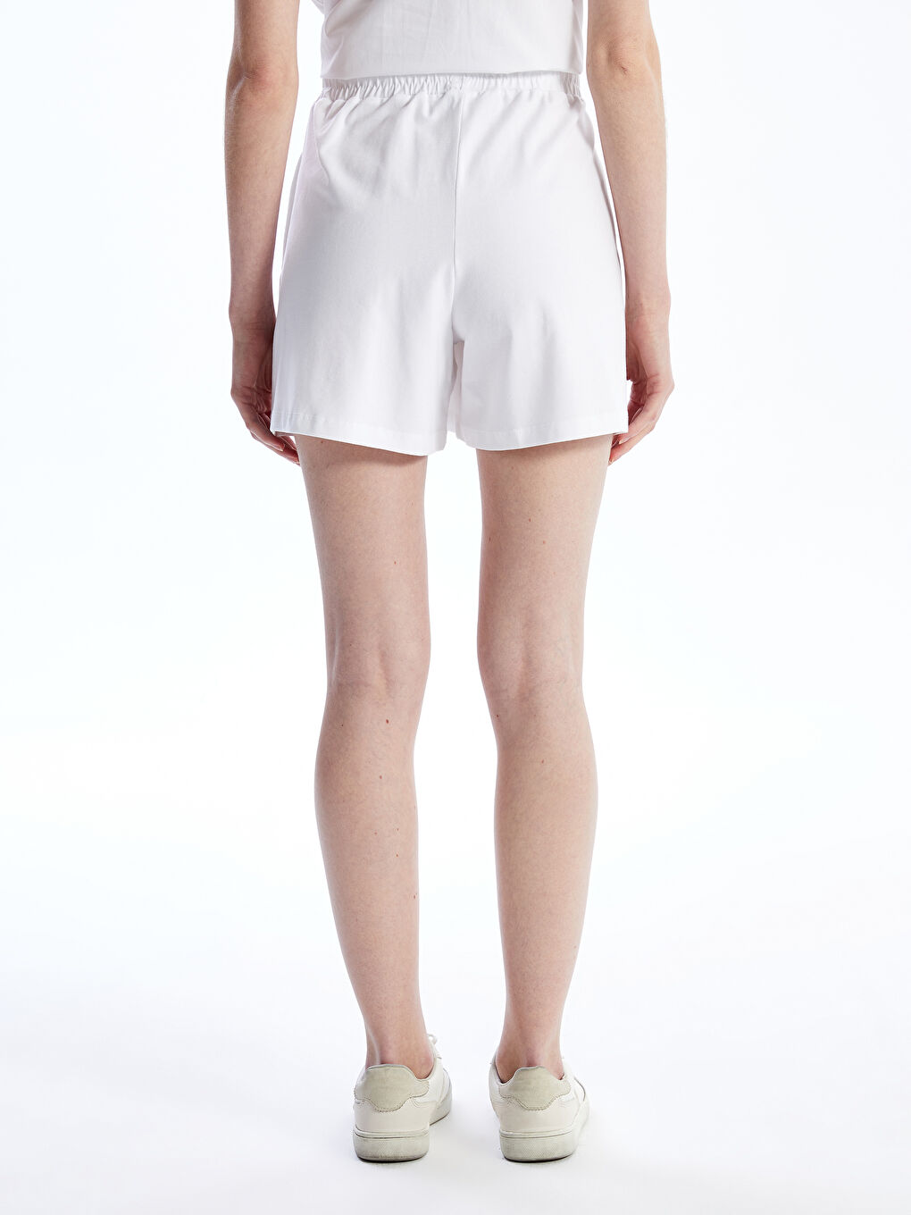 Beyaz Beli Lastikli Kadın Şort-3