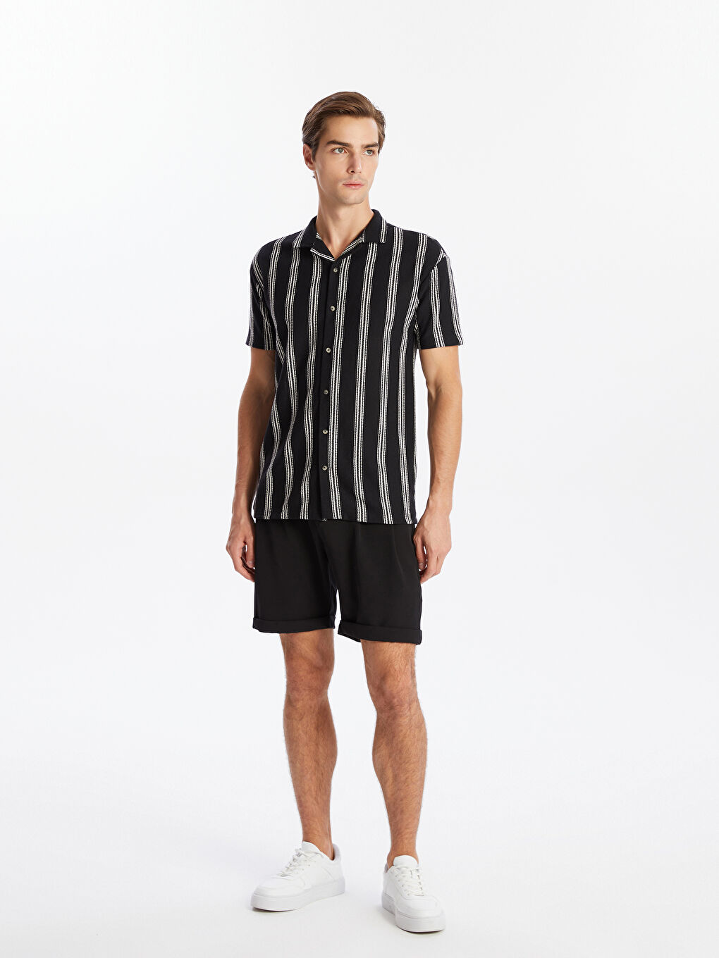 Siyah Standart Kalıp Erkek Şort