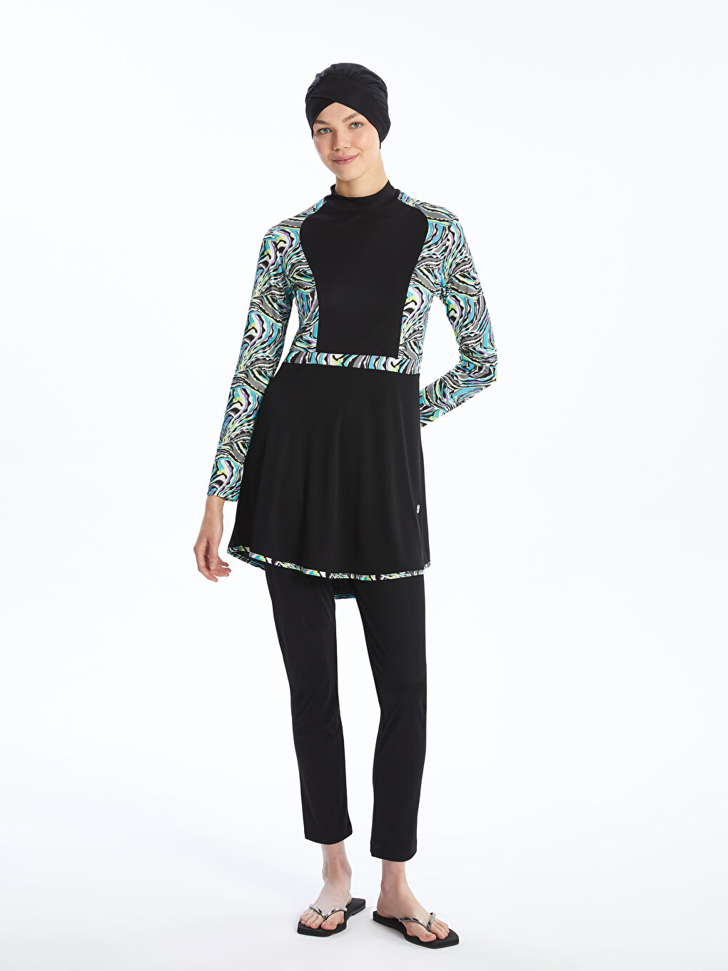 Siyah Dik Yaka Desenli Kadın Tesettür Mayo Takımı-1