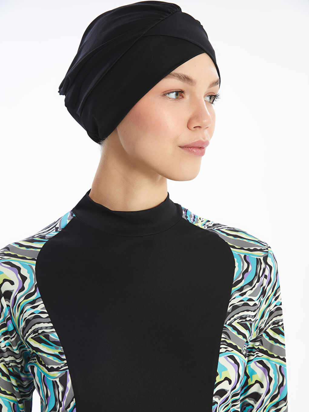 Siyah Dik Yaka Desenli Kadın Tesettür Mayo Takımı-2