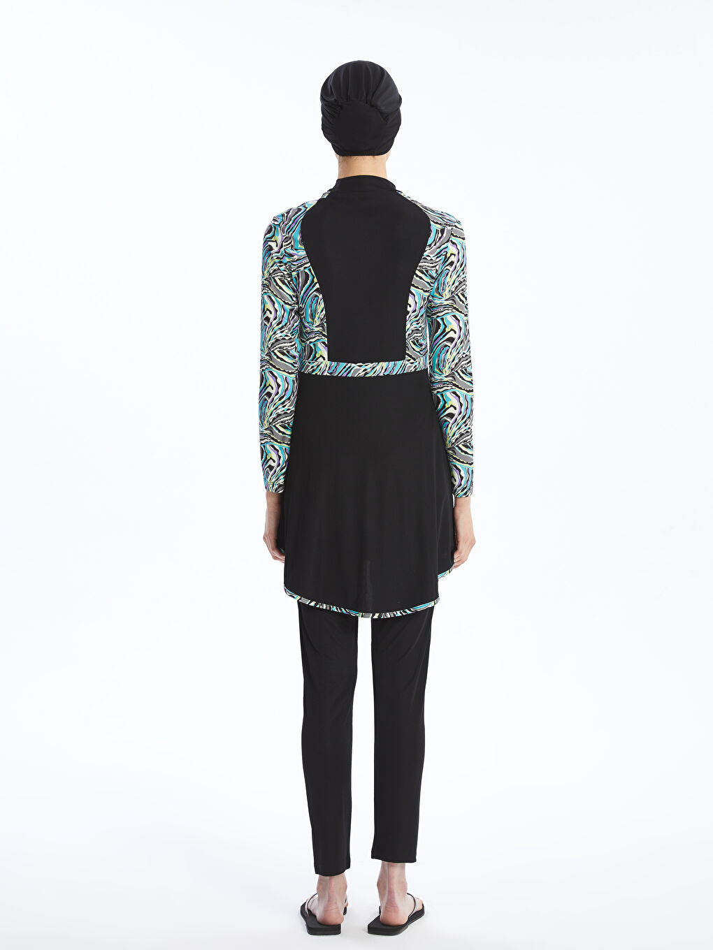 Siyah Dik Yaka Desenli Kadın Tesettür Mayo Takımı-3