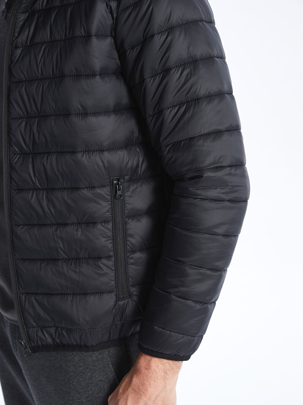 Siyah Standart Kalıp Kapüşonlu Erkek Şişme Mont-7