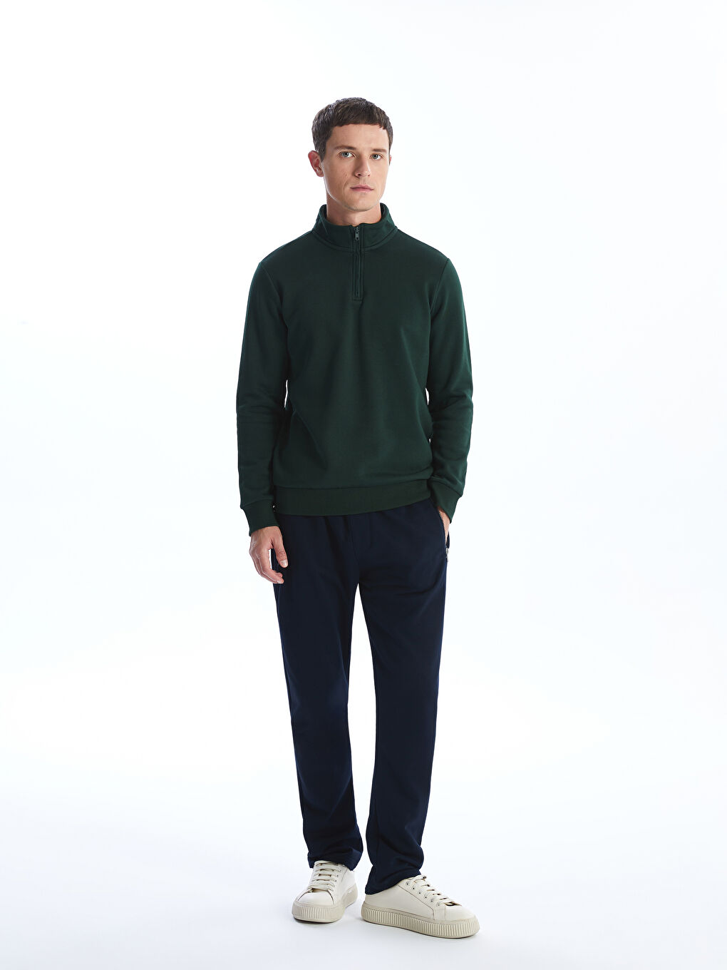 سویتشێرتی ئه‌ستووری قۆڵ درێژی سادە بۆ پیاوان بە یه‌خه‌ی مل بەرز-1