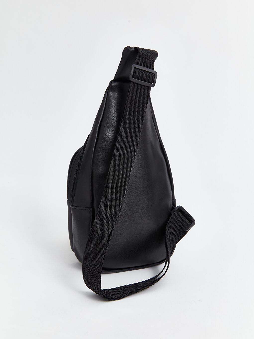 Siyah Deri Görünümlü Erkek Göğüs Çantası-3