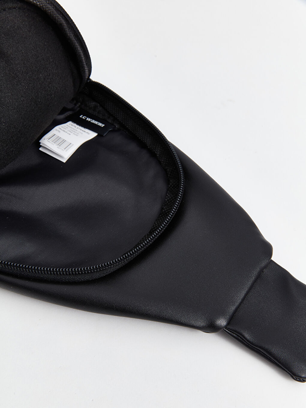 Siyah Deri Görünümlü Erkek Göğüs Çantası-4