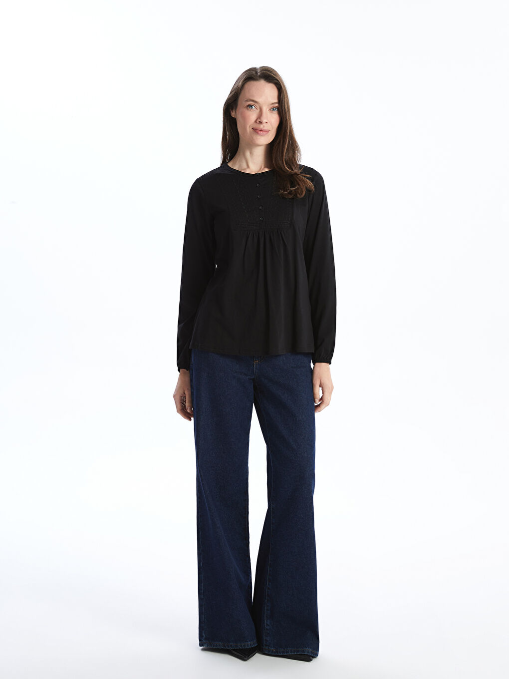 Siyah Bisiklet Yaka Nakışlı Bluz-2