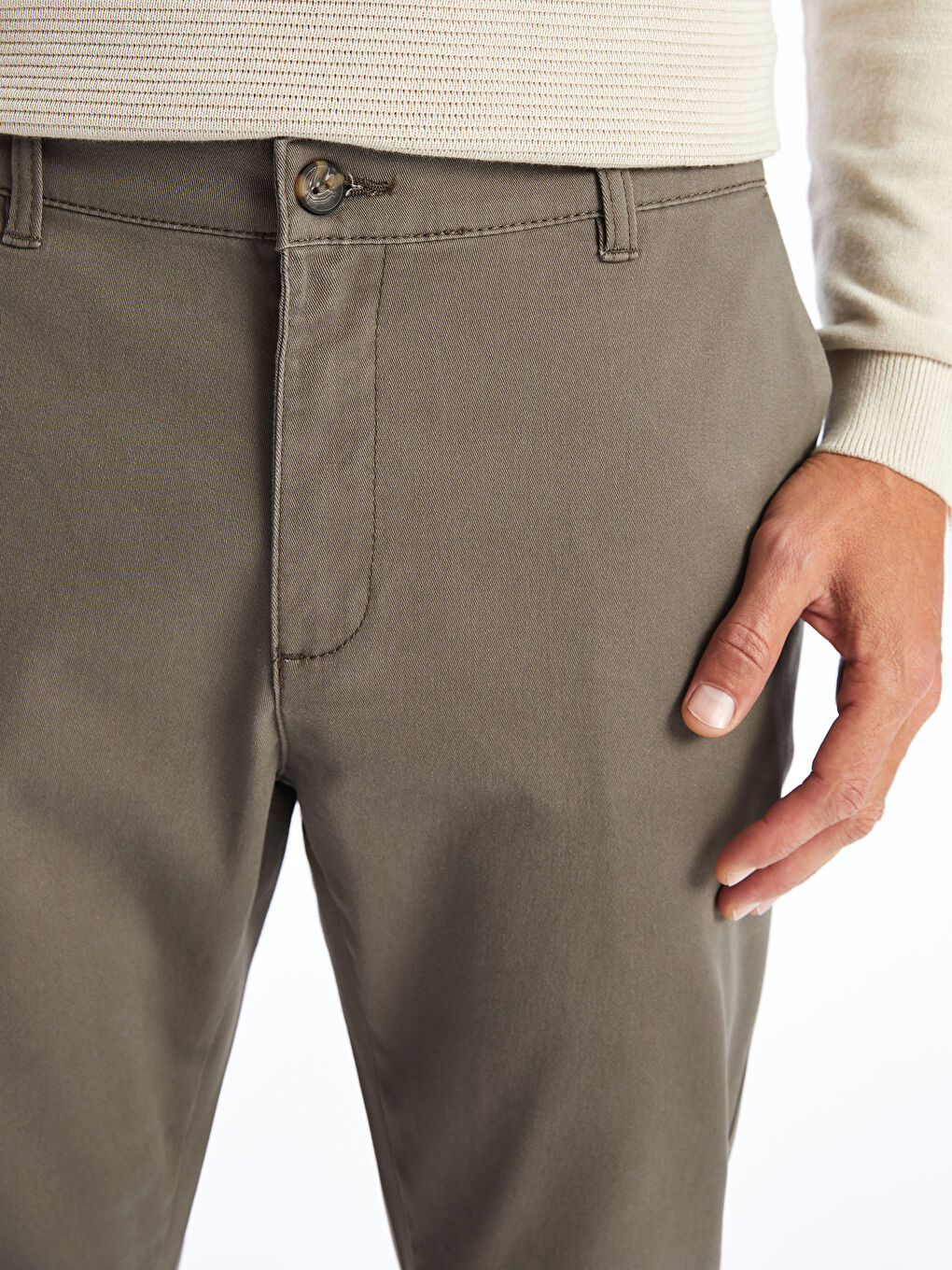 LCWAIKIKI Classic Standard Fit Gabardine Men's Chino Trousers -W40429Z8-KDE