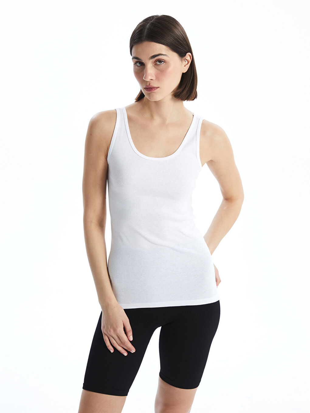 Beyaz U Yaka Kadın Atlet