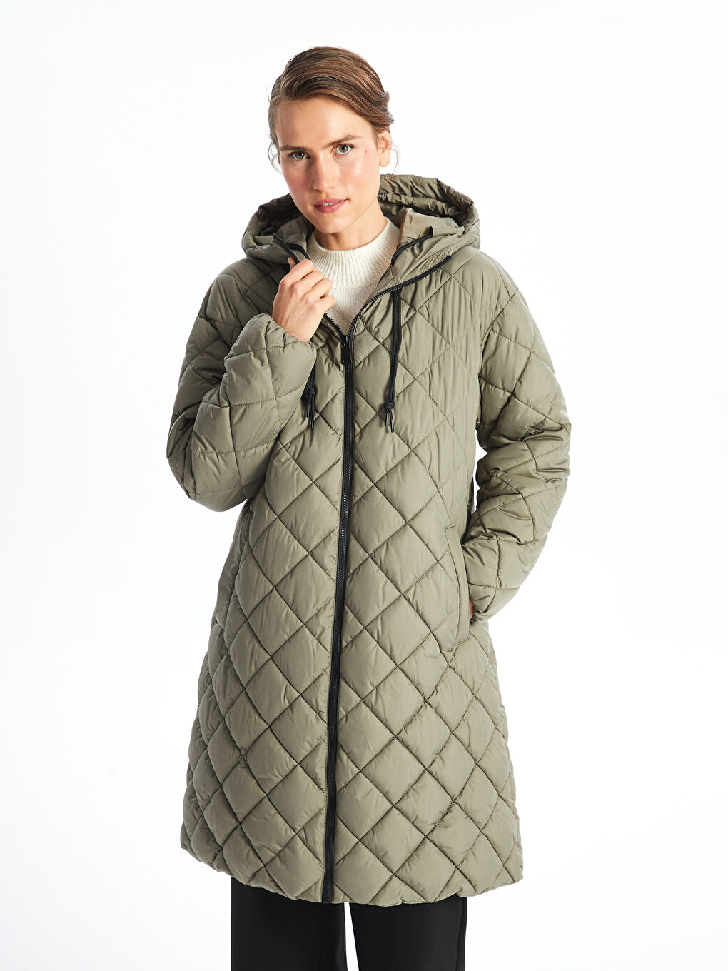 LCWAIKIKI Classic Ženski prošiveni puffer kaput sa kapuljačom -W40775Z8-R1D