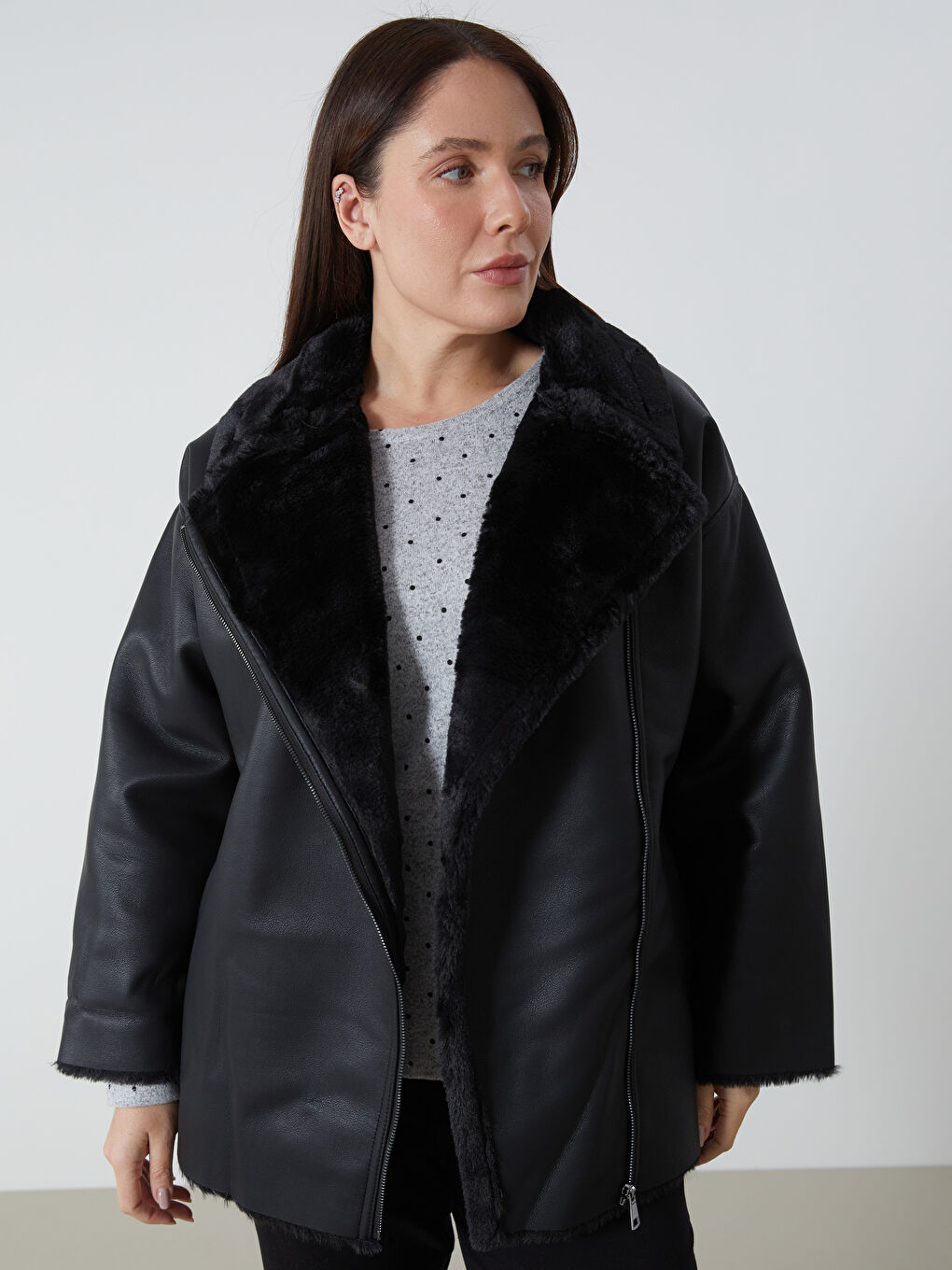 Siyah Kadın Biker Yaka Düz Deri Görünümlü Mont-2