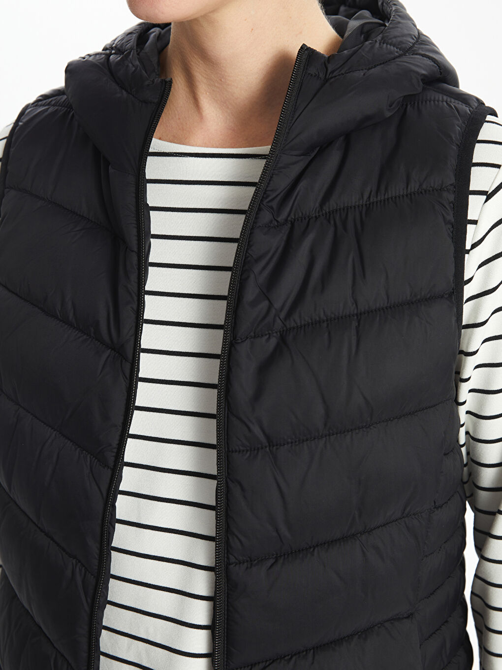 Women's Hooded Plain Puffer Gilet-3