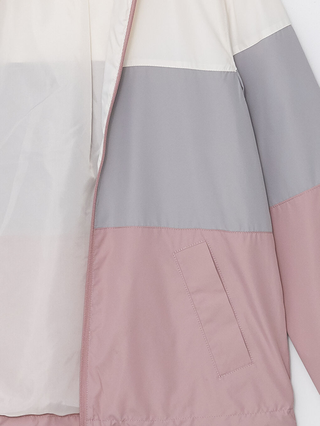 Дъждобран за жени с качулка и цветен блок-8