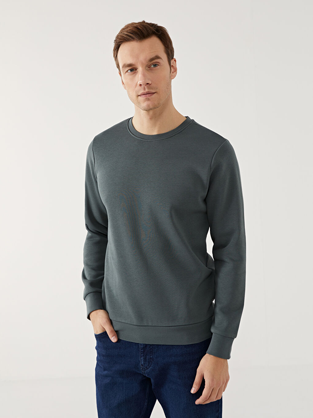 LCWAIKIKI Basic Yeşil Bisiklet Yaka Uzun Kollu Erkek Sweatshirt