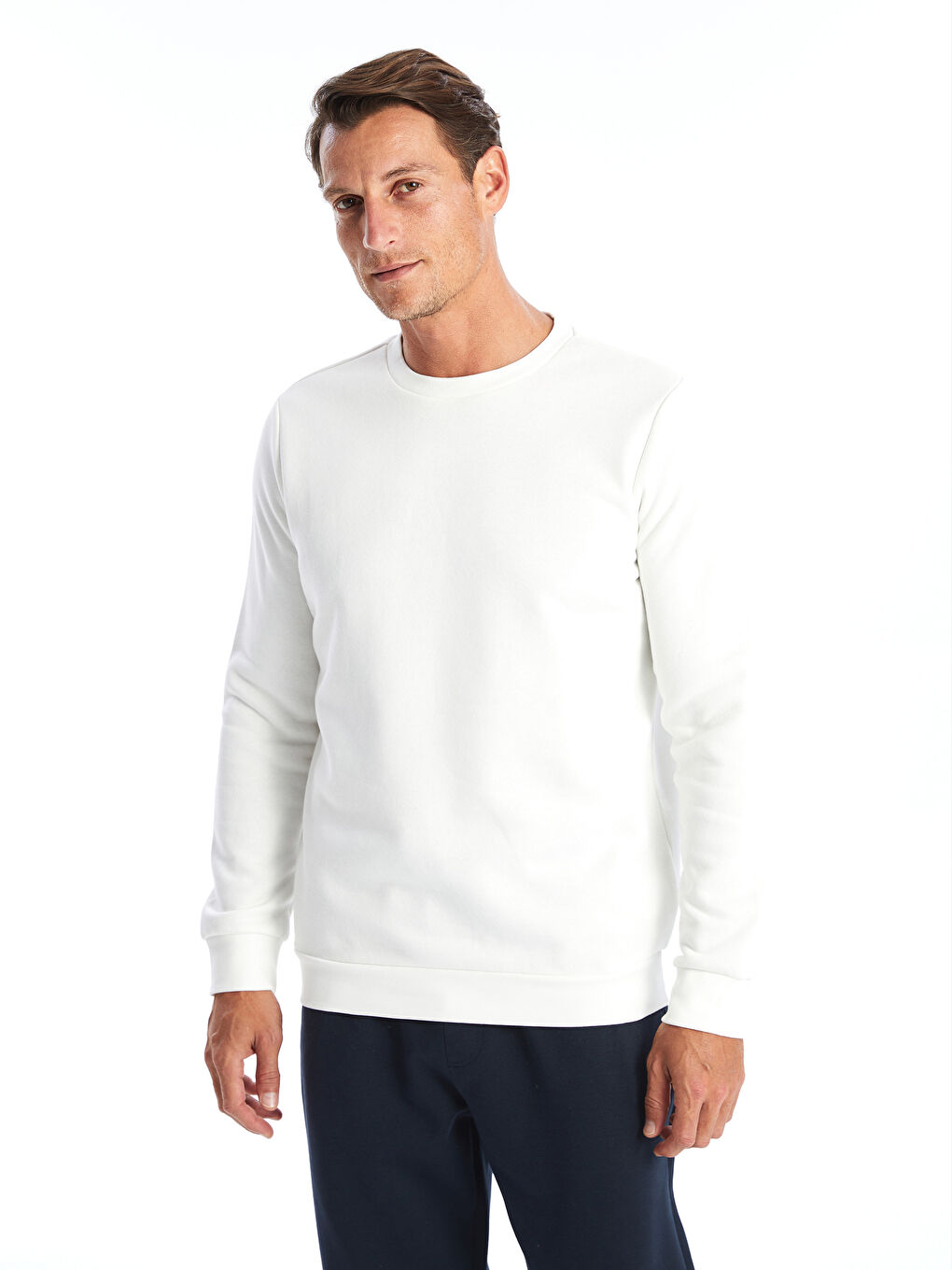 LCWAIKIKI Basic Ekru Bisiklet Yaka Uzun Kollu Erkek Sweatshirt