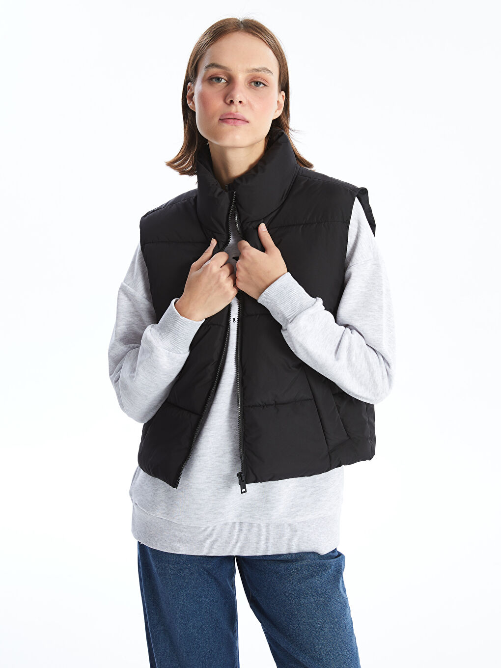 Vestă matlasată simplă cu guler tip pâlnie pentru femei