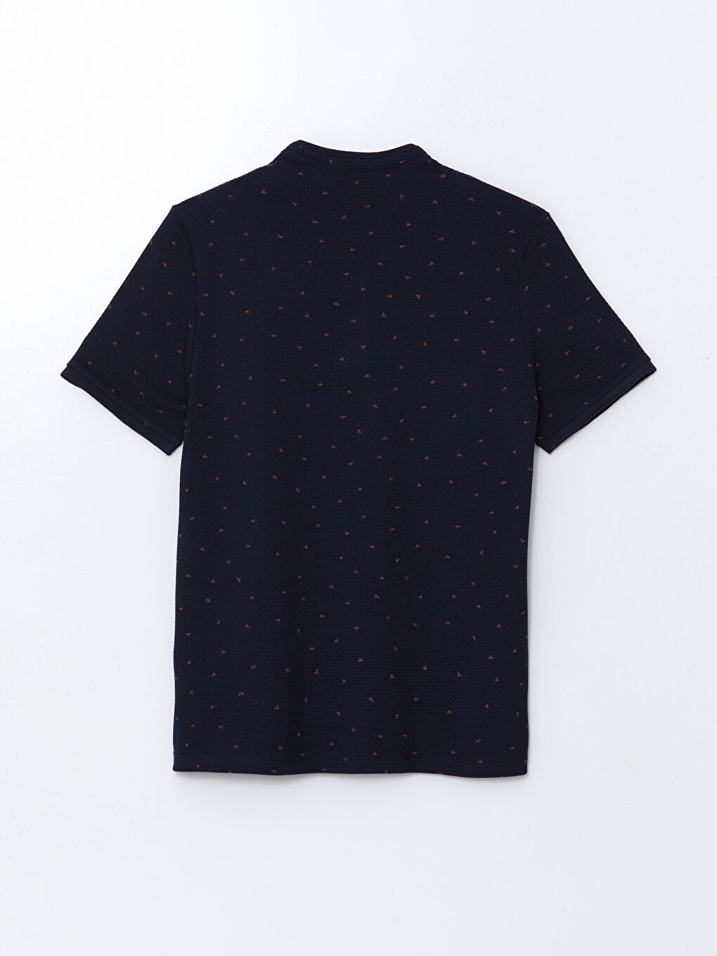 تي شيرت رجالي بكم قصير وياقة مندرين منقوش-9