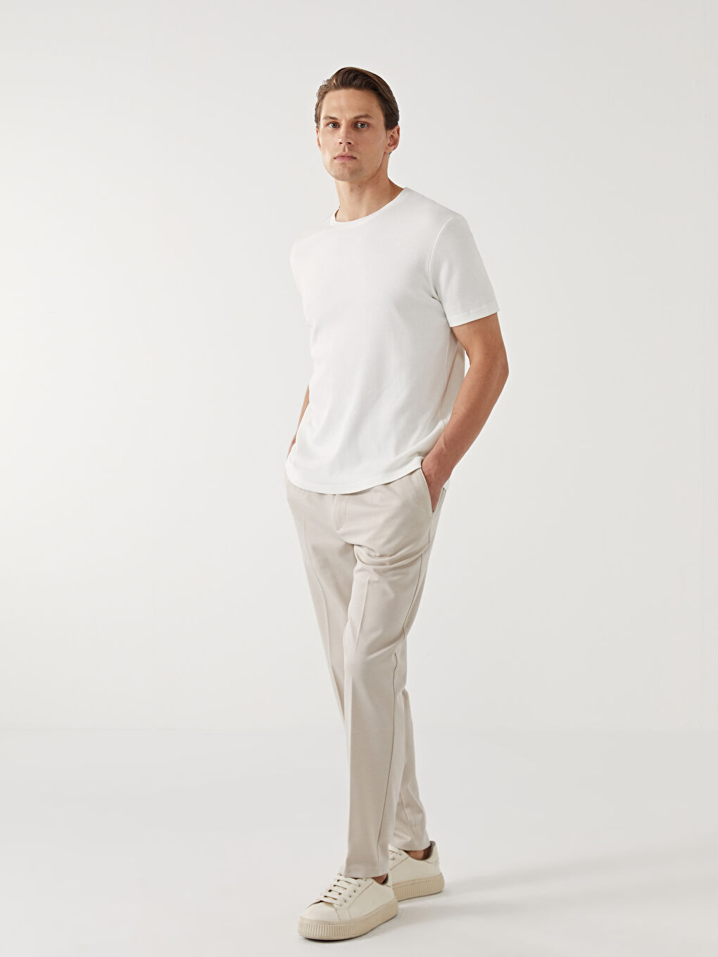 T-shirt à Manches Courtes pour Hommes avec Col Rond-1