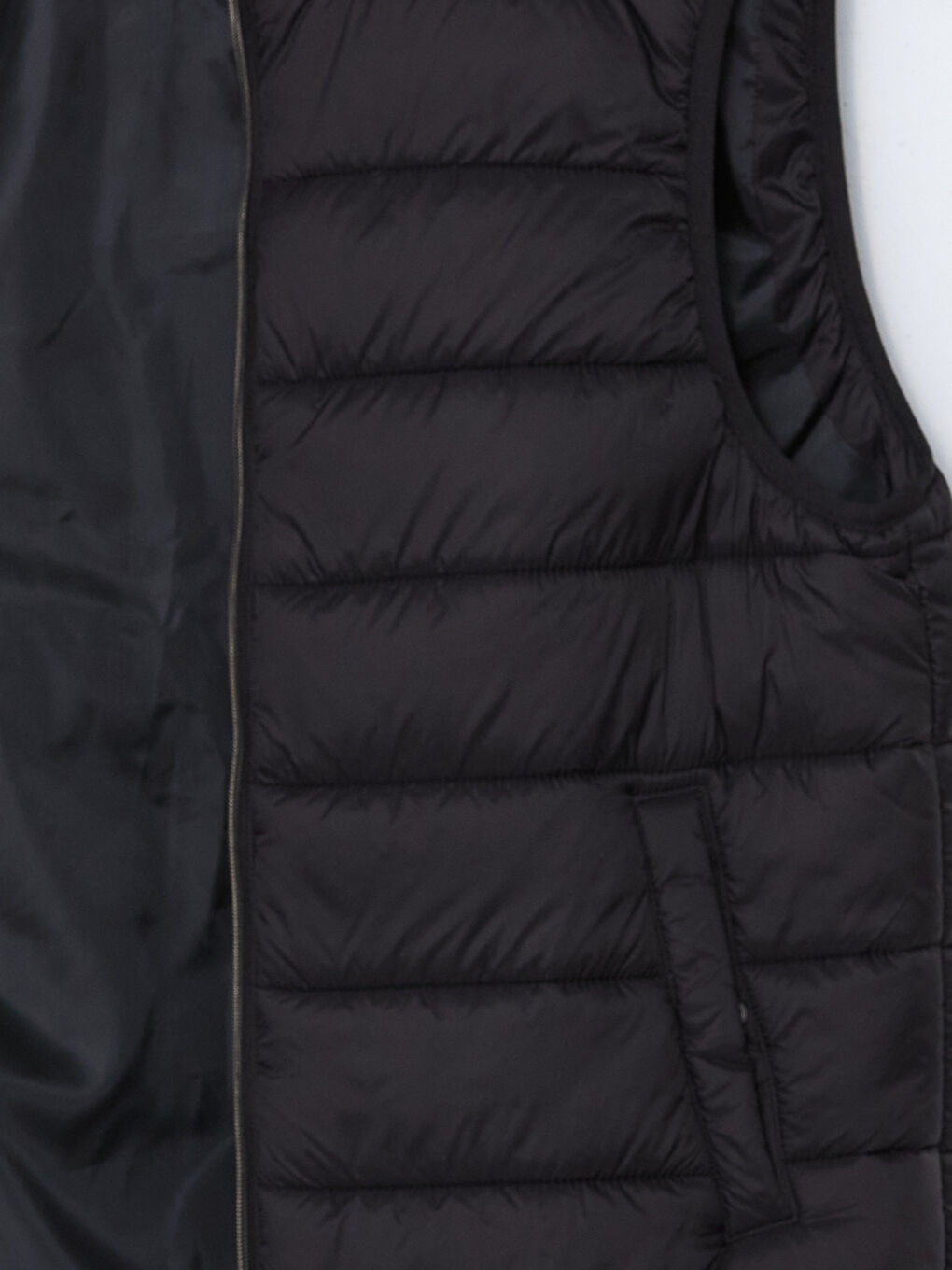 LCWAIKIKI Classic Standard Fit Funnel Neck Men's Puffer Gilet -W41073Z8-CVL